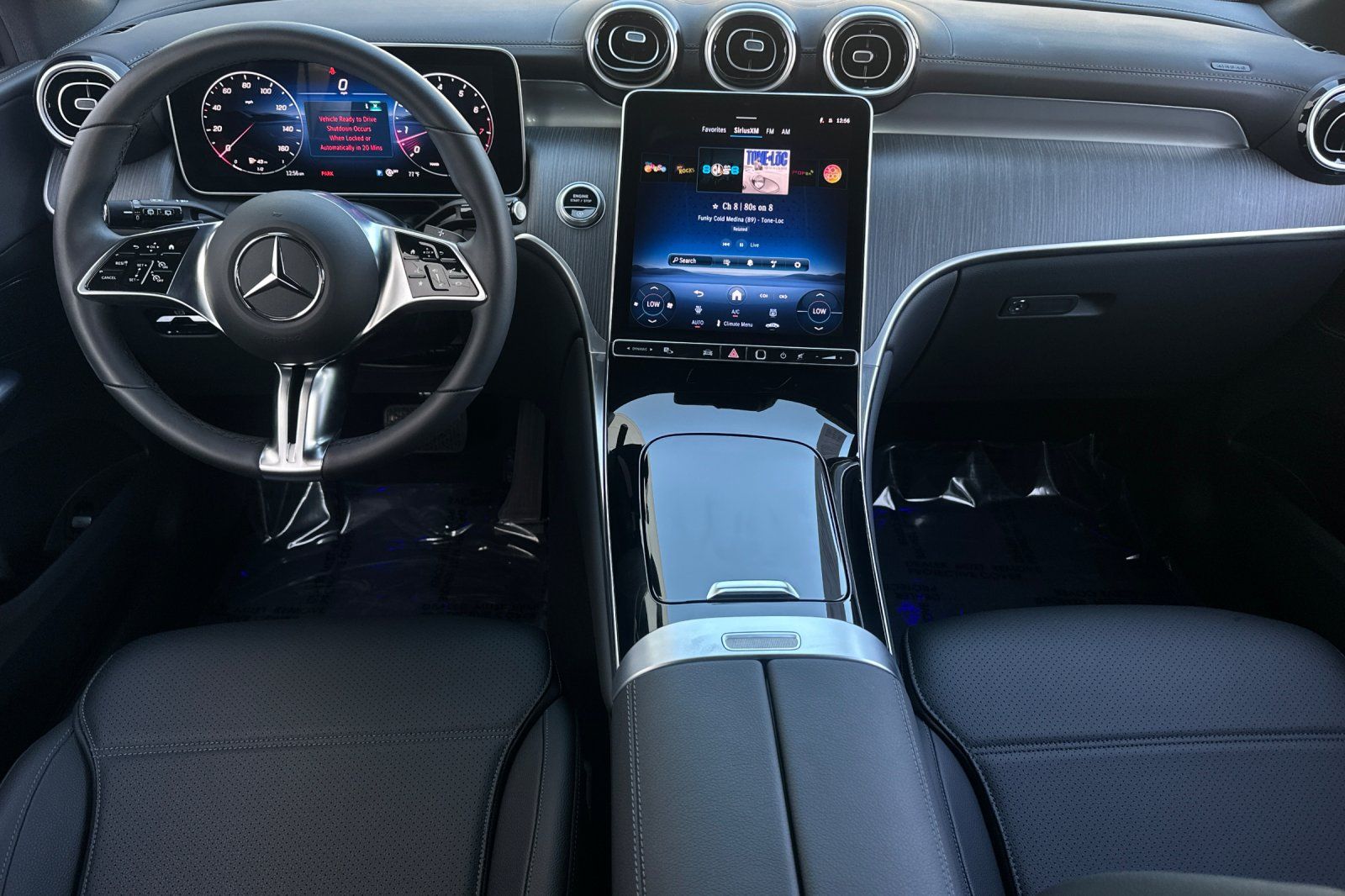 2025 Mercedes Benz GLC 300 photo 5