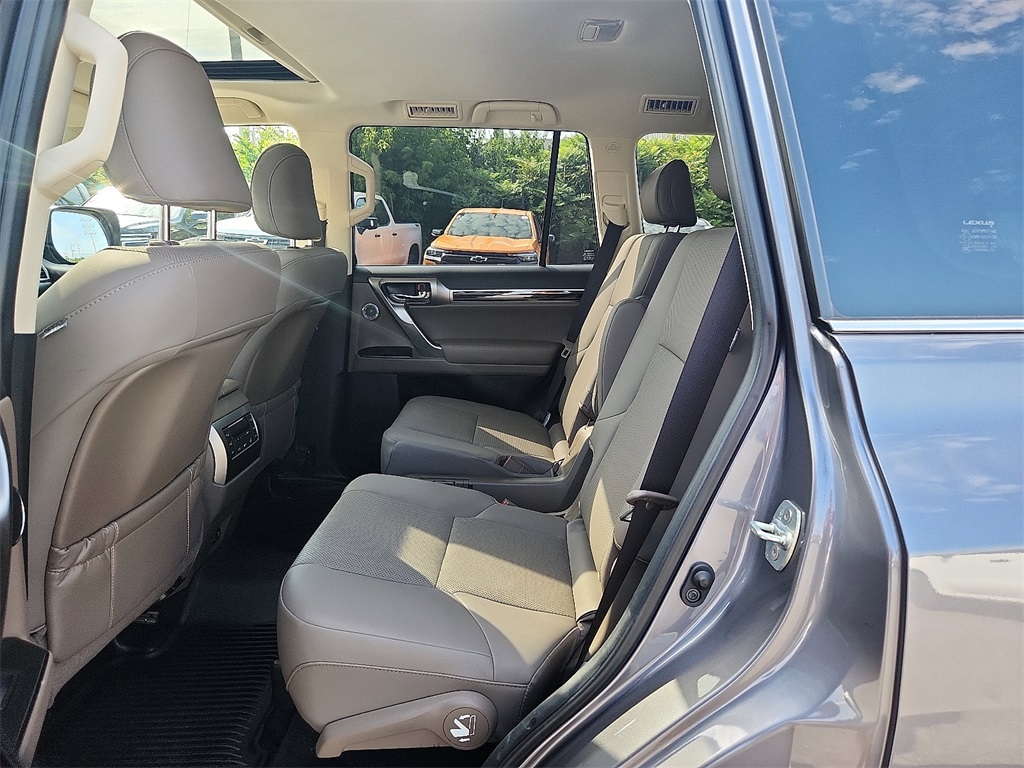 2023 Lexus GX Premium photo 9