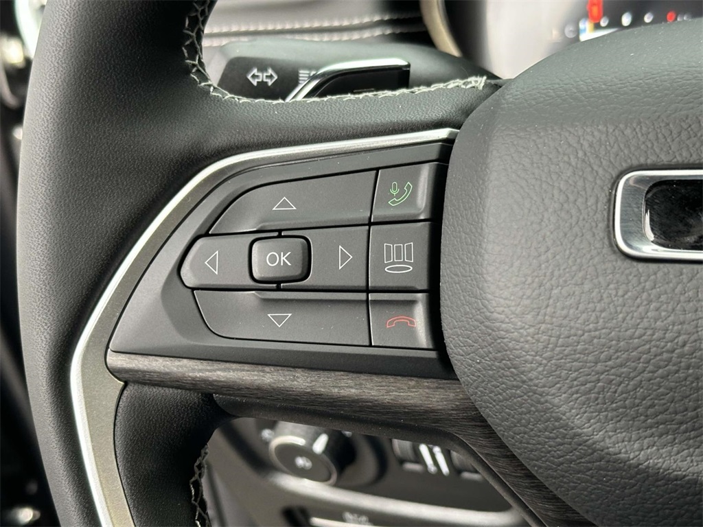 2025 Jeep Grand Cherokee Limited photo 6