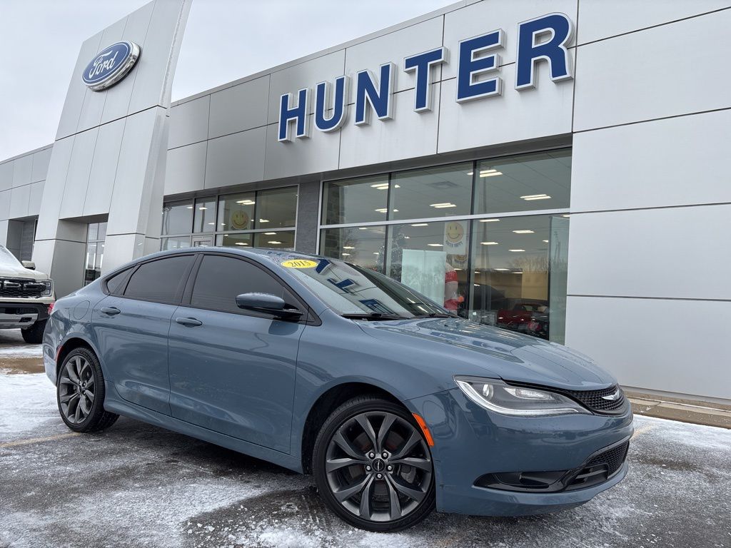 2015 Chrysler 200 S's photo