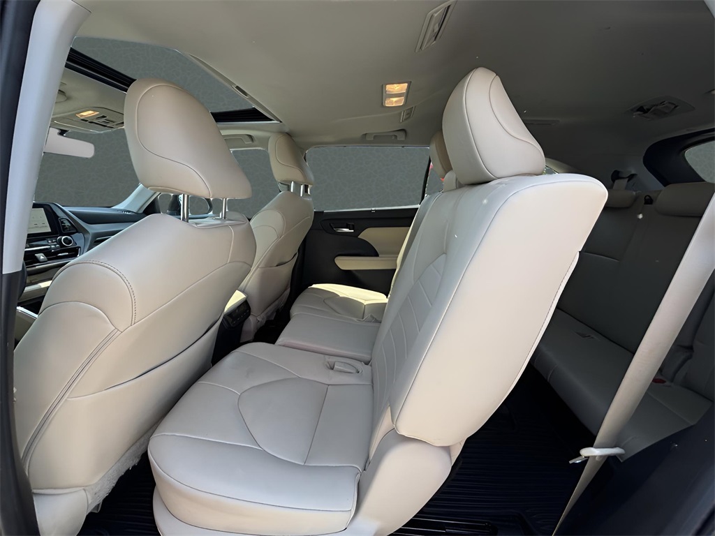 2023 Toyota Highlander XLE photo 14