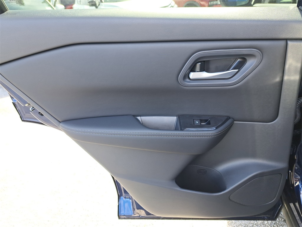 2026 Nissan Rogue SV photo 14
