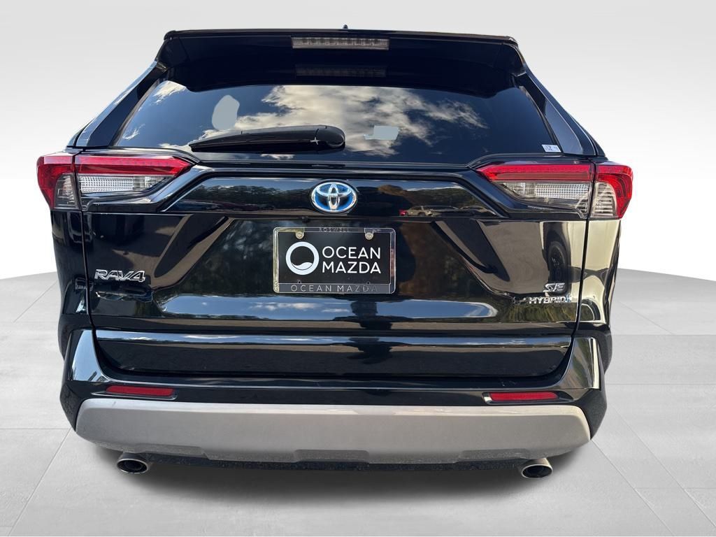 2022 Toyota RAV4 Hybrid SE photo 4