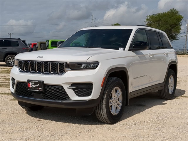 2025 Jeep Grand Cherokee Laredo photo 3
