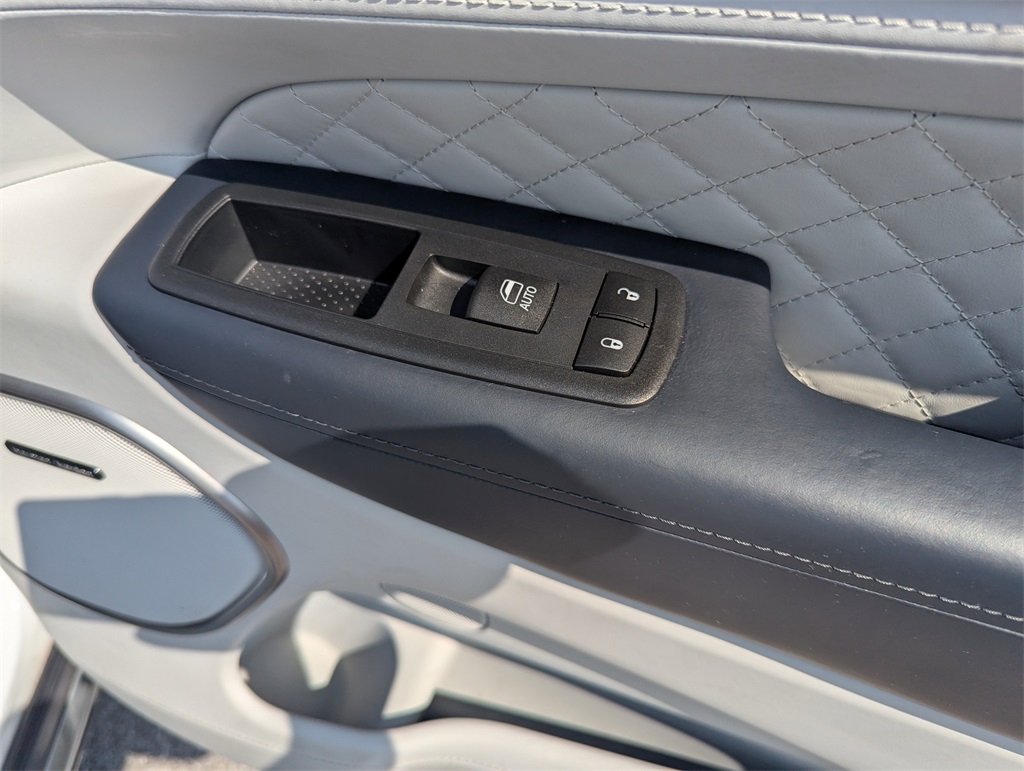 2017 Jeep Grand Cherokee Summit photo 35