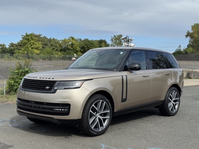 2025 Land Rover Range Rover SE's photo