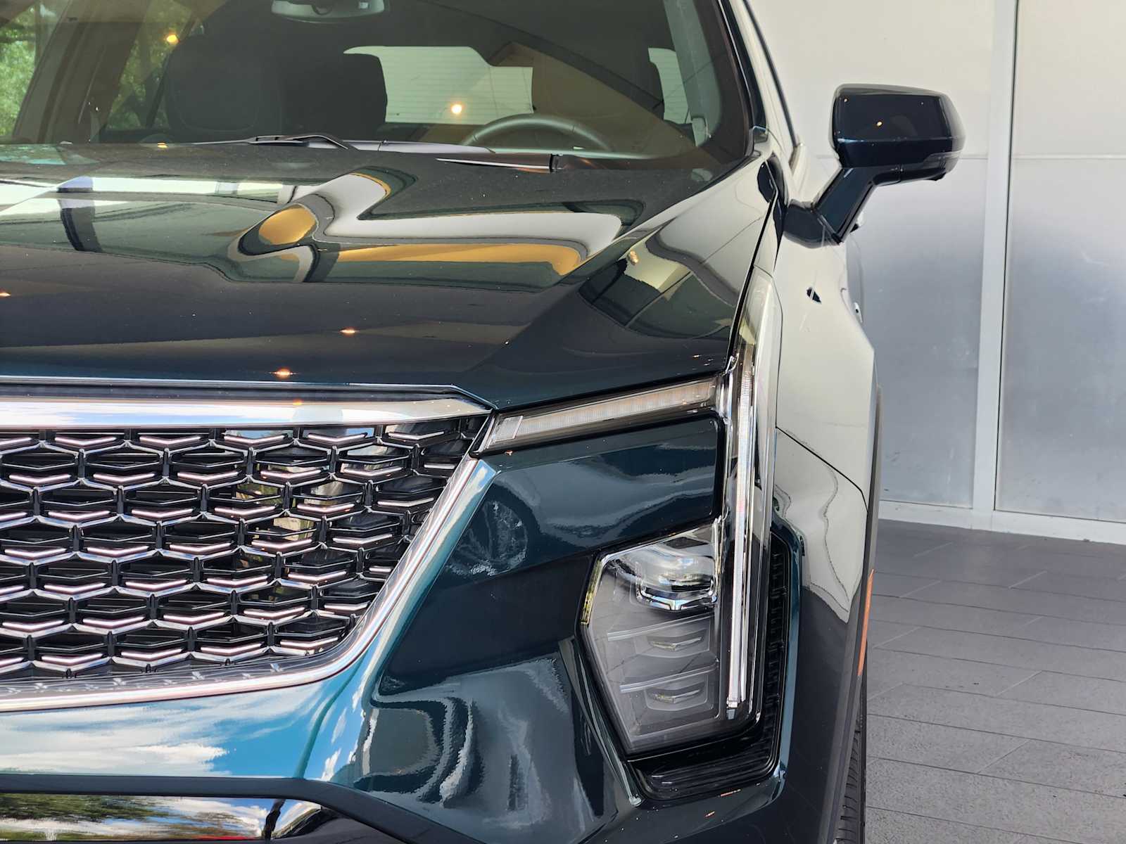 2025 Cadillac XT4 Premium Luxury photo 4