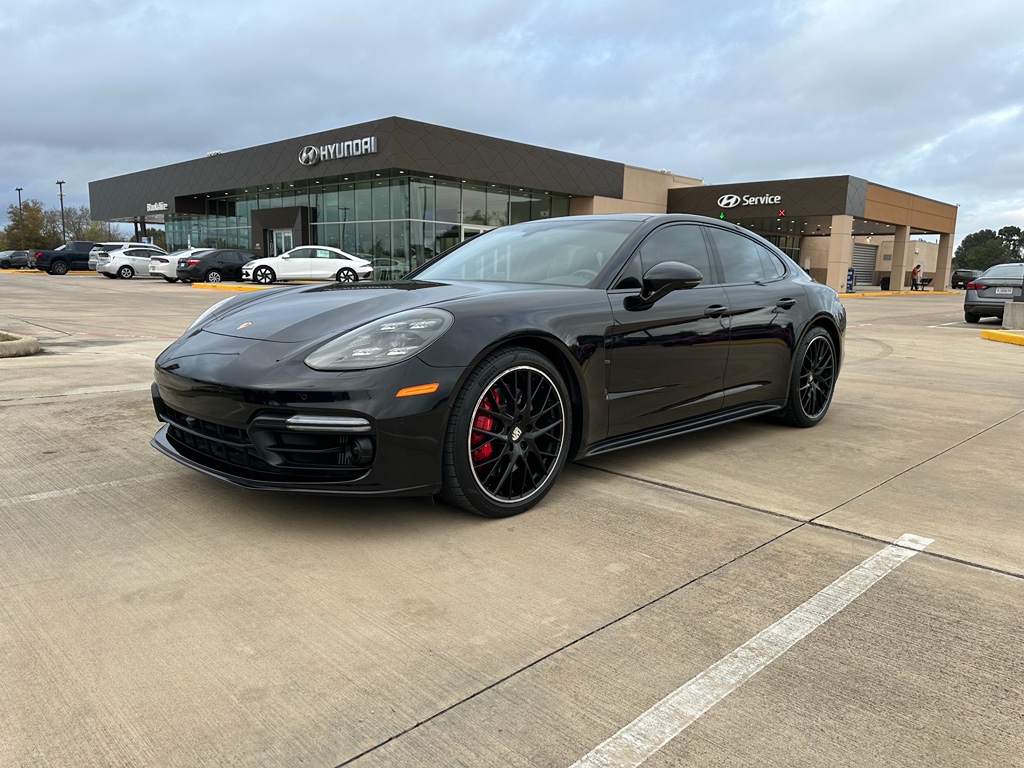 2020 Porsche Panamera GTS's photo