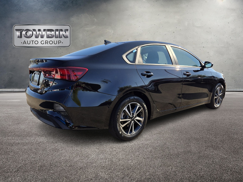2023 Kia Forte LXS photo 4