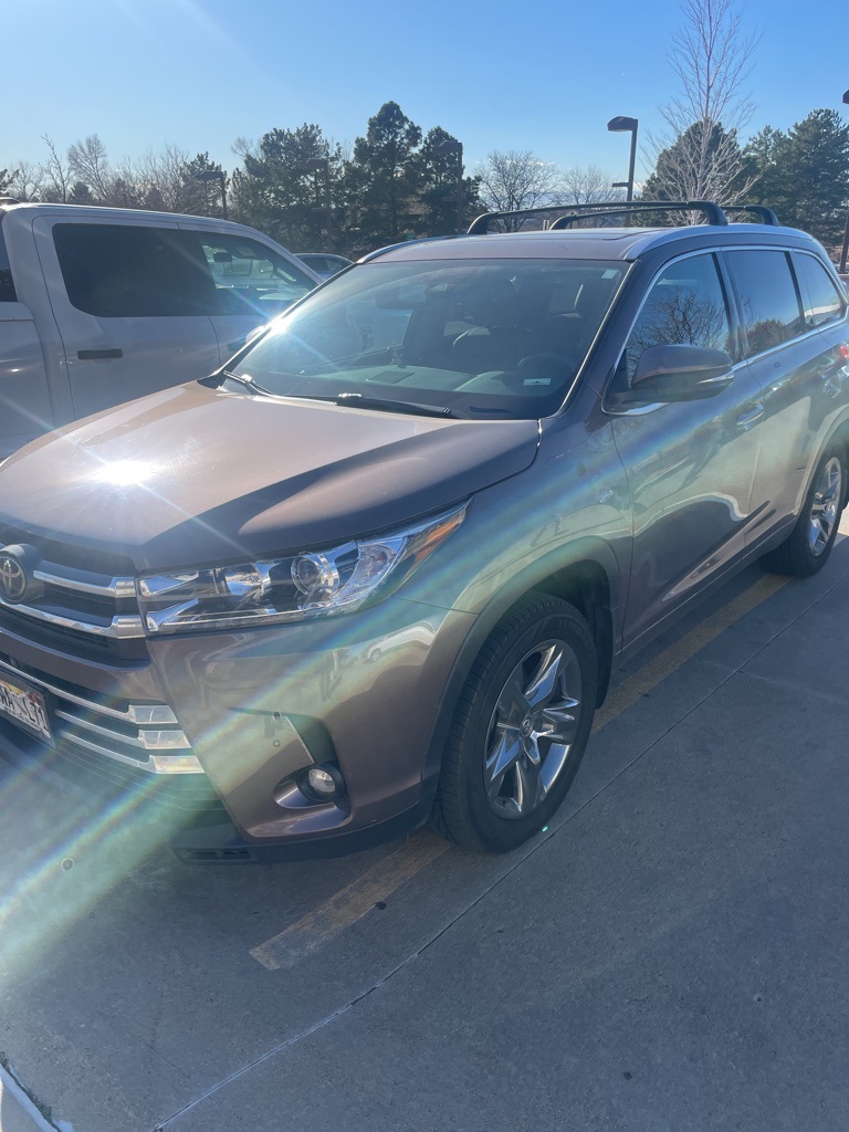 2019 Toyota Highlander Limited Platinum's photo