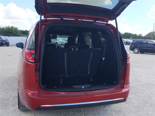2026 Chrysler Pacifica photo 24