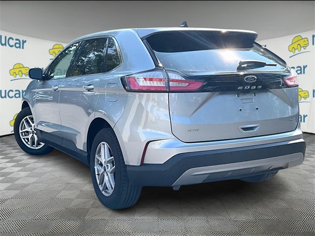 2022 Ford Edge SEL photo 2