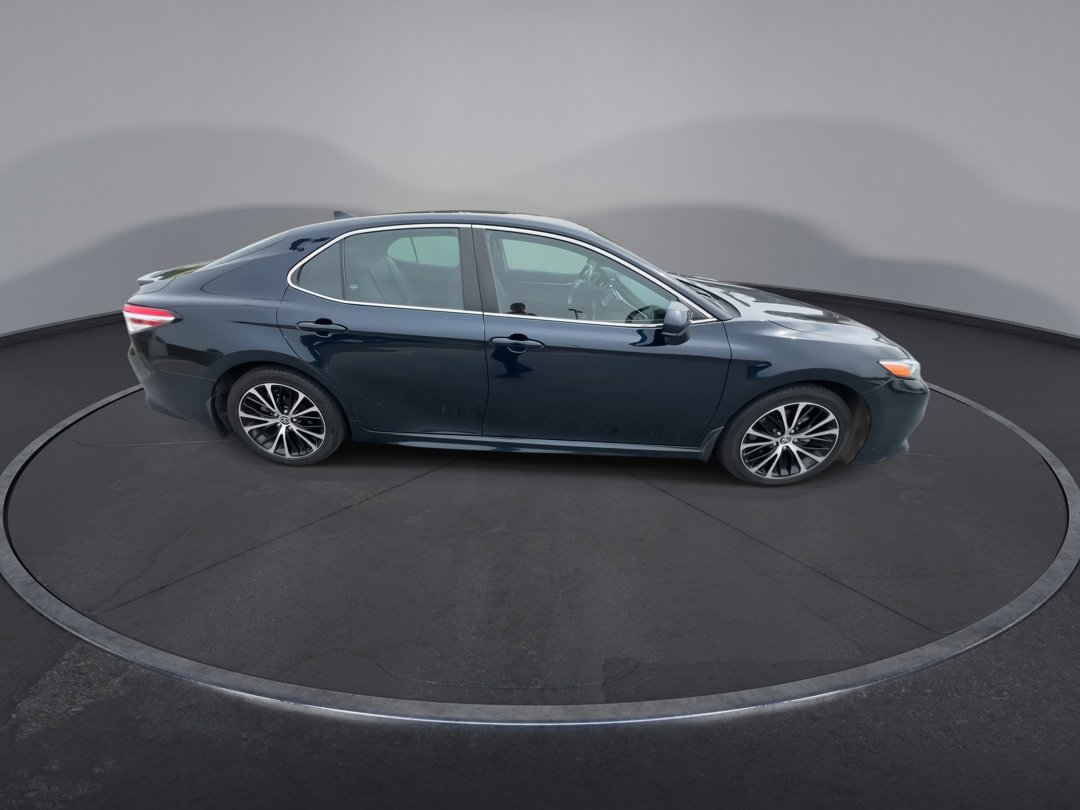 2020 Toyota Camry SE photo 9