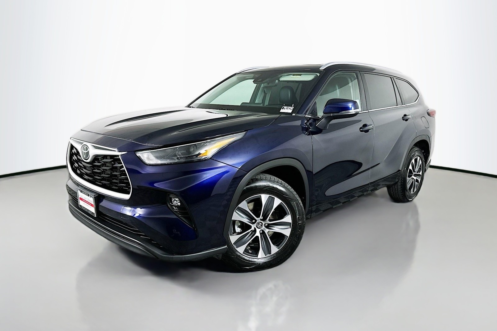 2024 Toyota Highlander XLE's photo