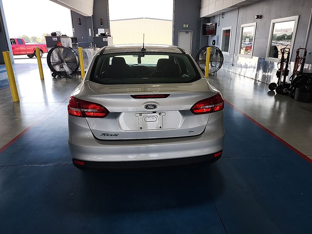 2018 Ford Focus SE photo 6