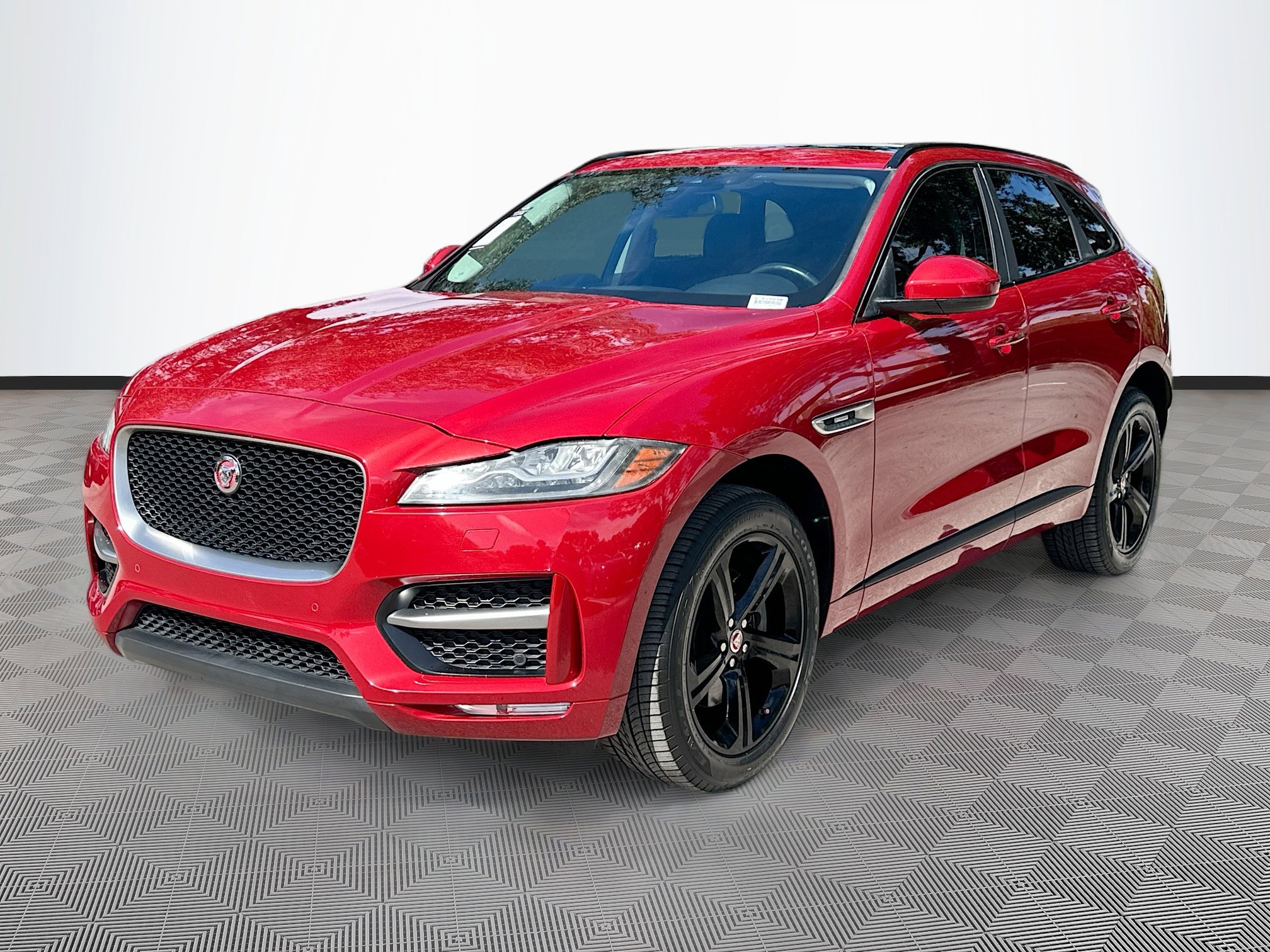 2018 Jaguar F-PACE R-Dynamic SE photo 3