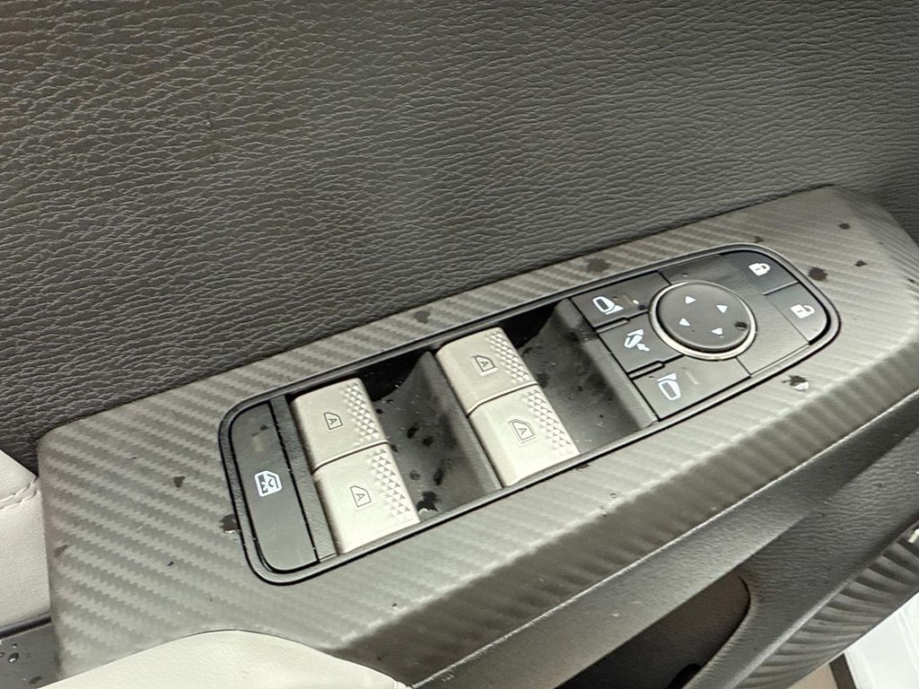 2025 Mitsubishi Outlander SEL photo 19