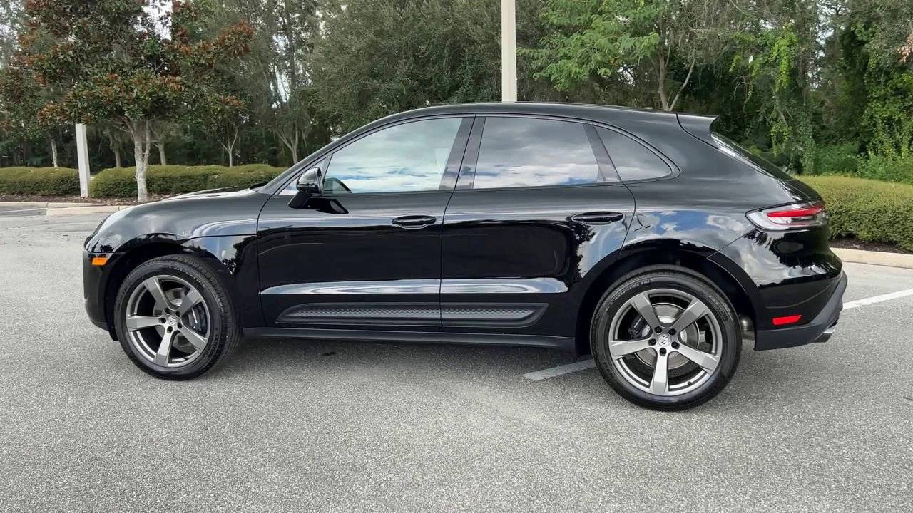 2026 Porsche Macan Base photo 5