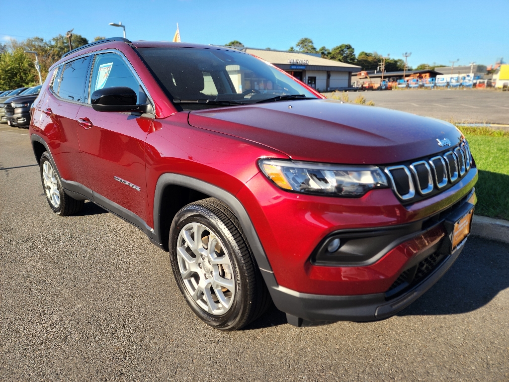 2022 Jeep Compass Latitude Lux photo 14