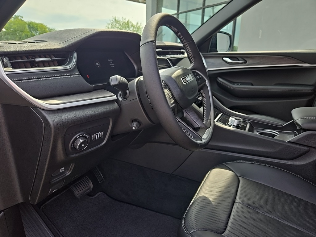 2025 Jeep Grand Cherokee Limited photo 34