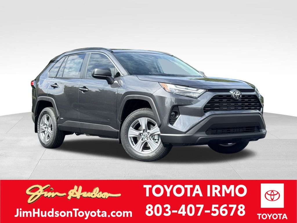 2025 Toyota RAV4 LE's photo