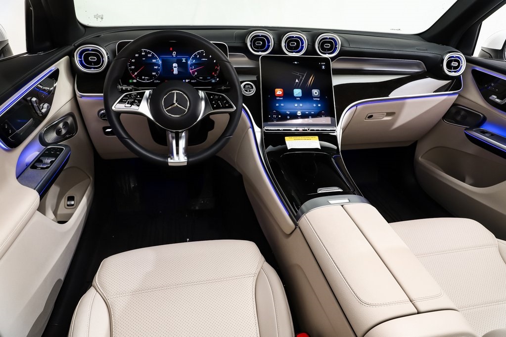 2025 Mercedes Benz GLC 300 4MATIC photo 4