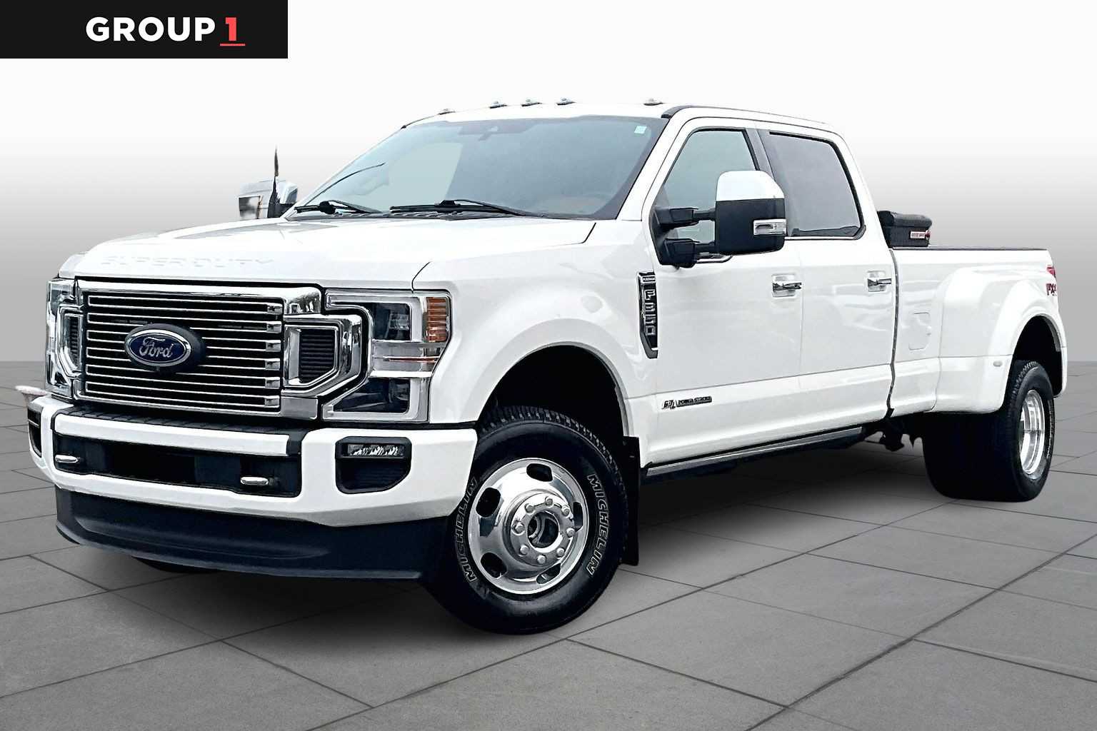 2022 Ford F-350 Super Duty Platinum's photo
