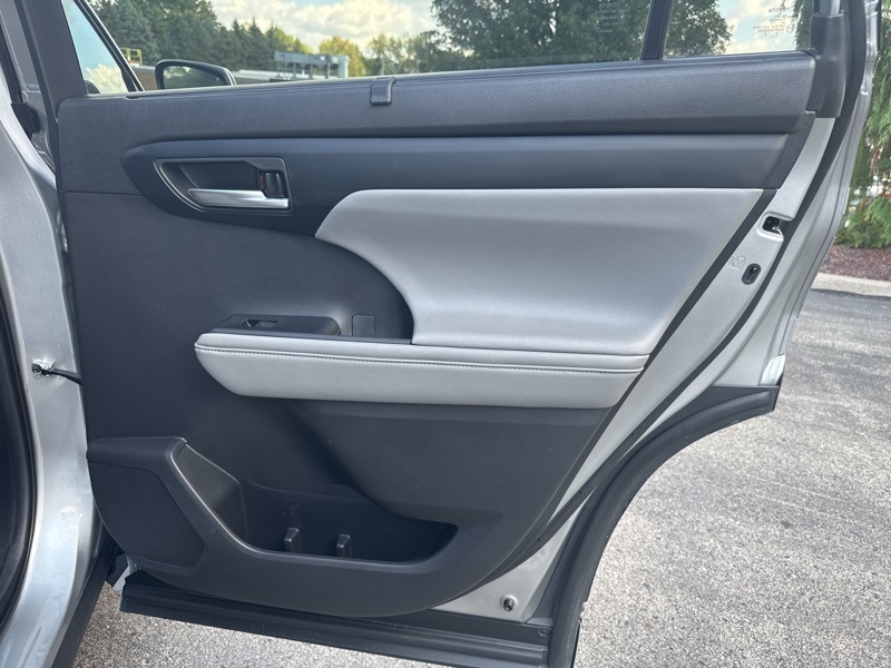 2021 Toyota Highlander XLE photo 44
