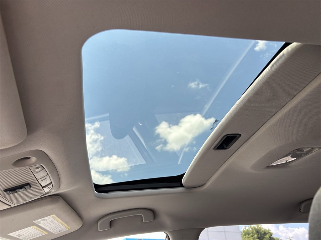 2016 Nissan Rogue SV photo 22