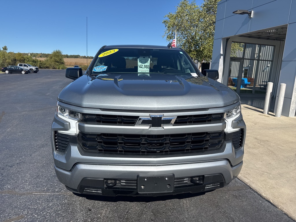 2023 Chevrolet Silverado 1500 RST photo 2