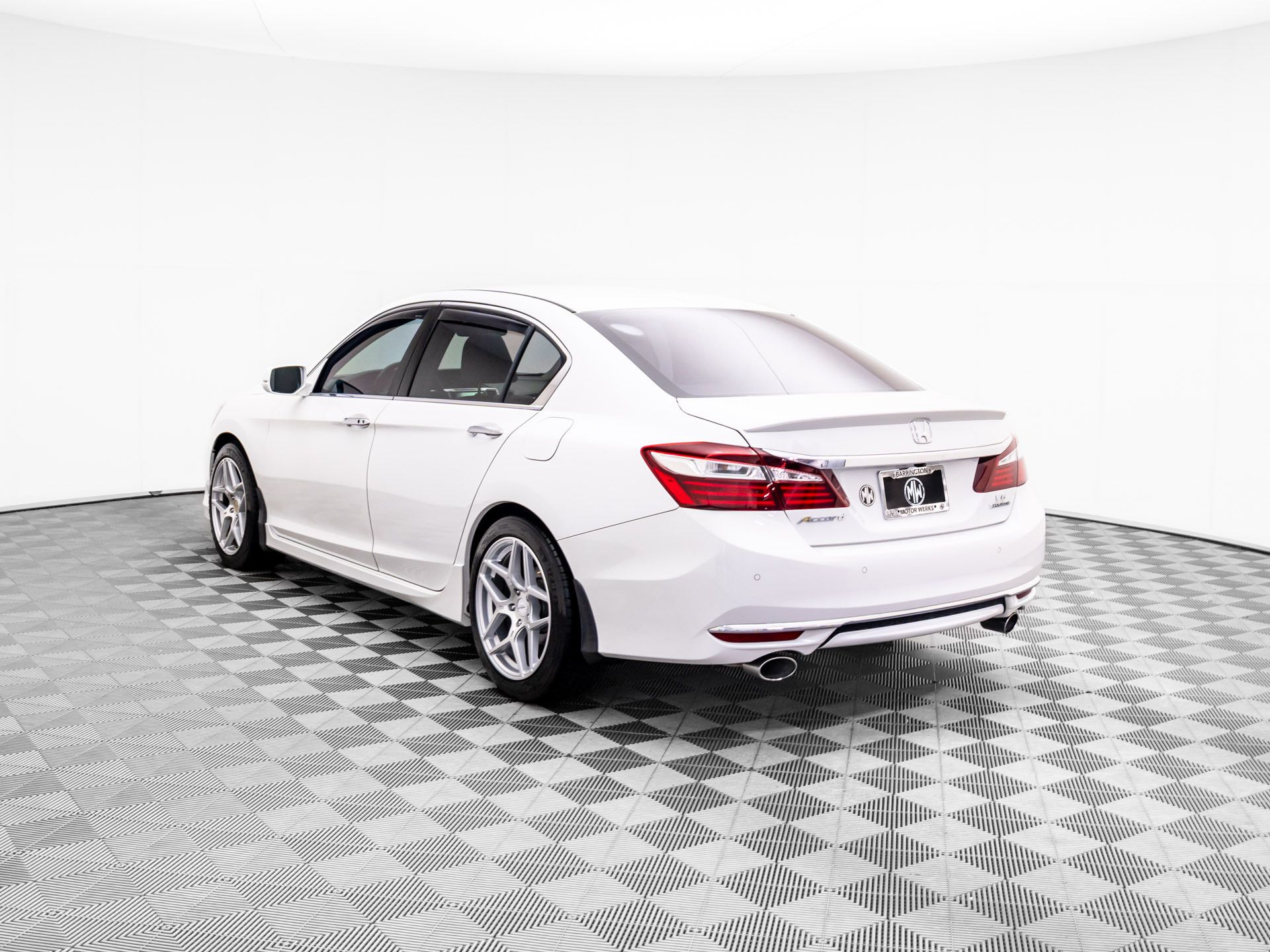 2016 Honda Accord Touring photo 3