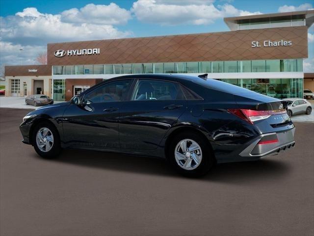 2025 Hyundai Elantra SE photo 3