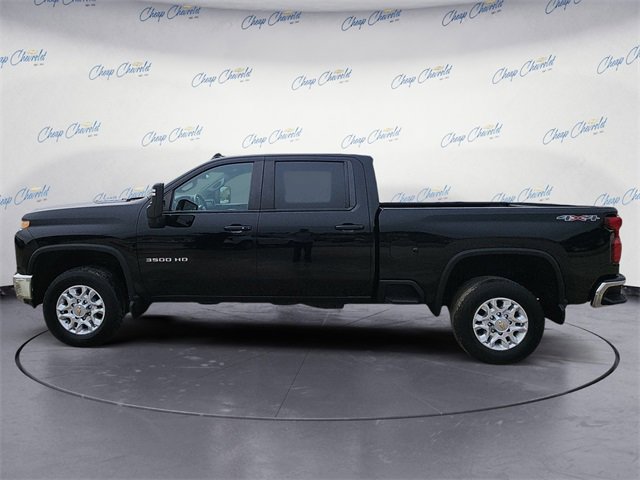 2022 Chevrolet Silverado 3500HD LT photo 2