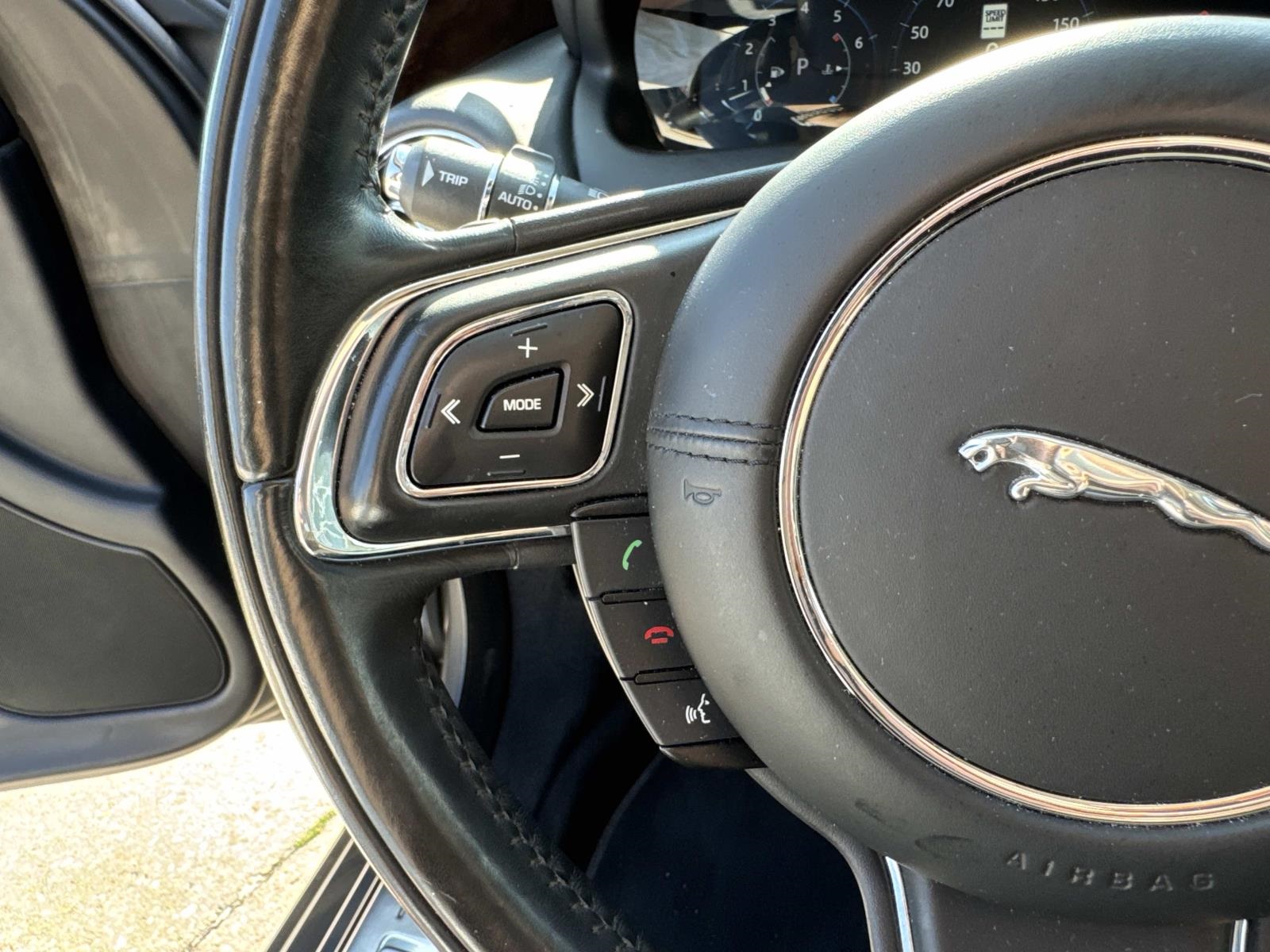 2017 Jaguar XJ R-Sport photo 21