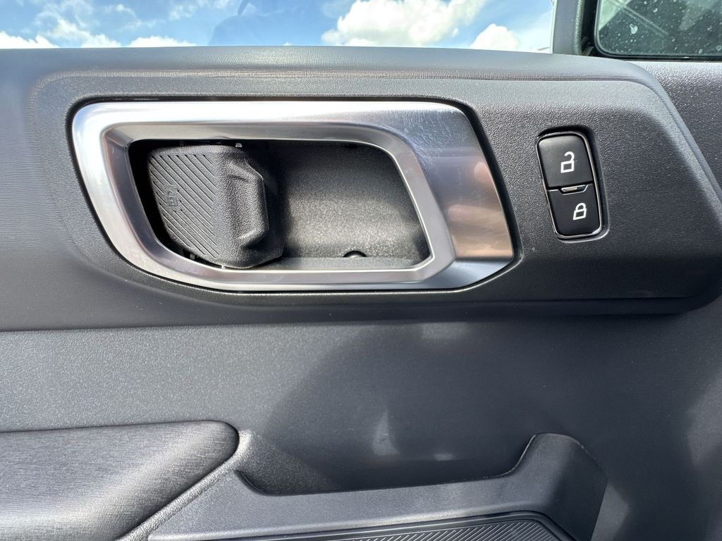 2025 Ford Bronco Outer Banks photo 15