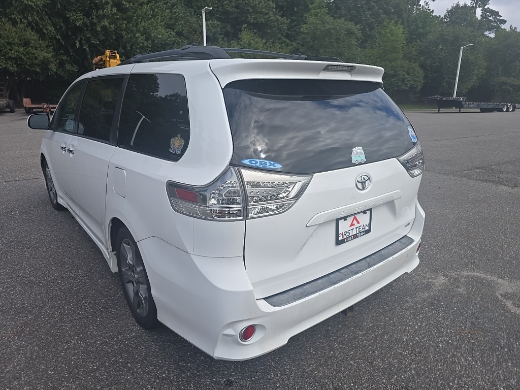 2014 Toyota Sienna SE photo 7