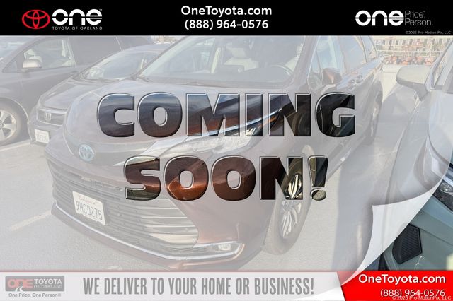 2023 Toyota Sienna XLE's photo