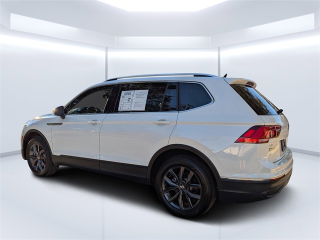 2023 Volkswagen Tiguan SE photo 3