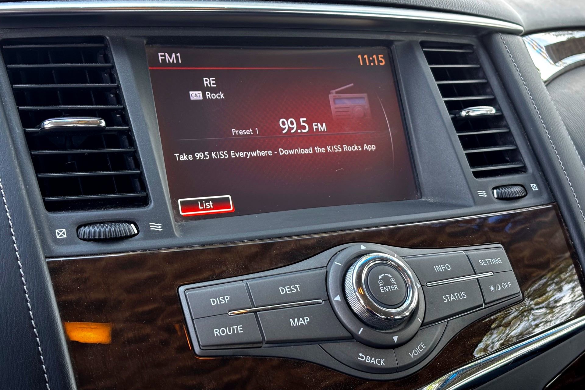 2017 Nissan Armada SV photo 16
