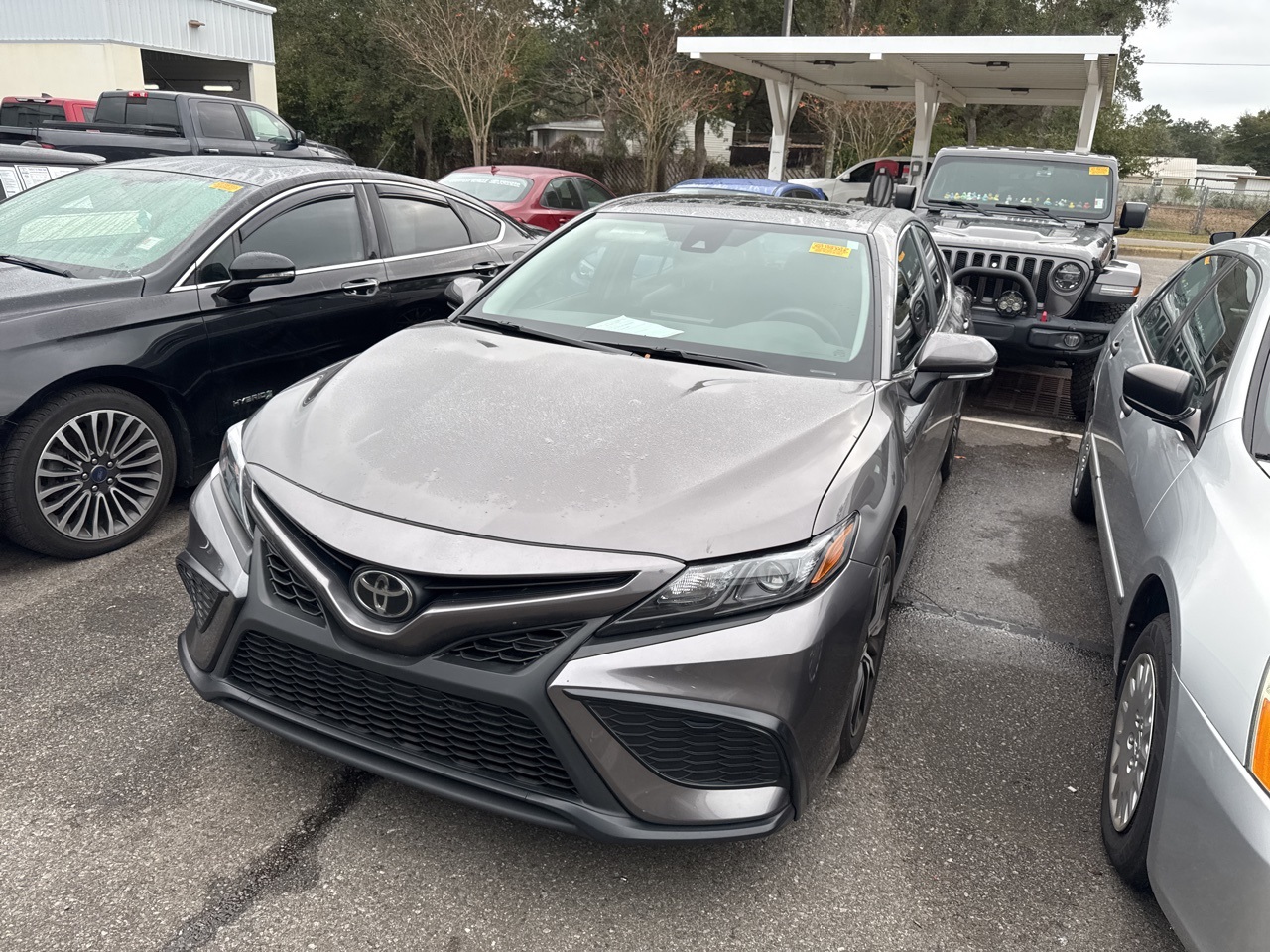 2024 Toyota Camry SE's photo