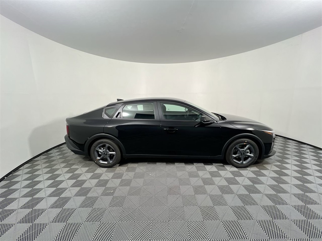 2025 Kia K4 LXS photo 2