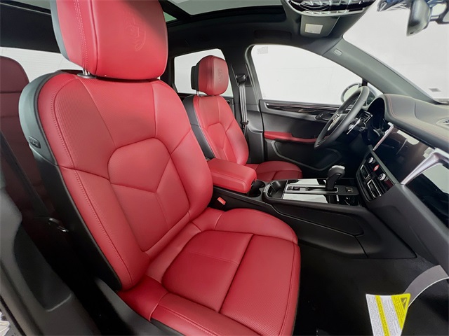 2026 Porsche Macan S photo 29