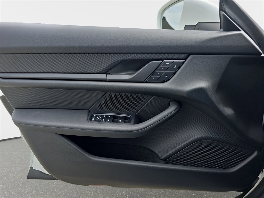 2023 Porsche Taycan Base photo 26