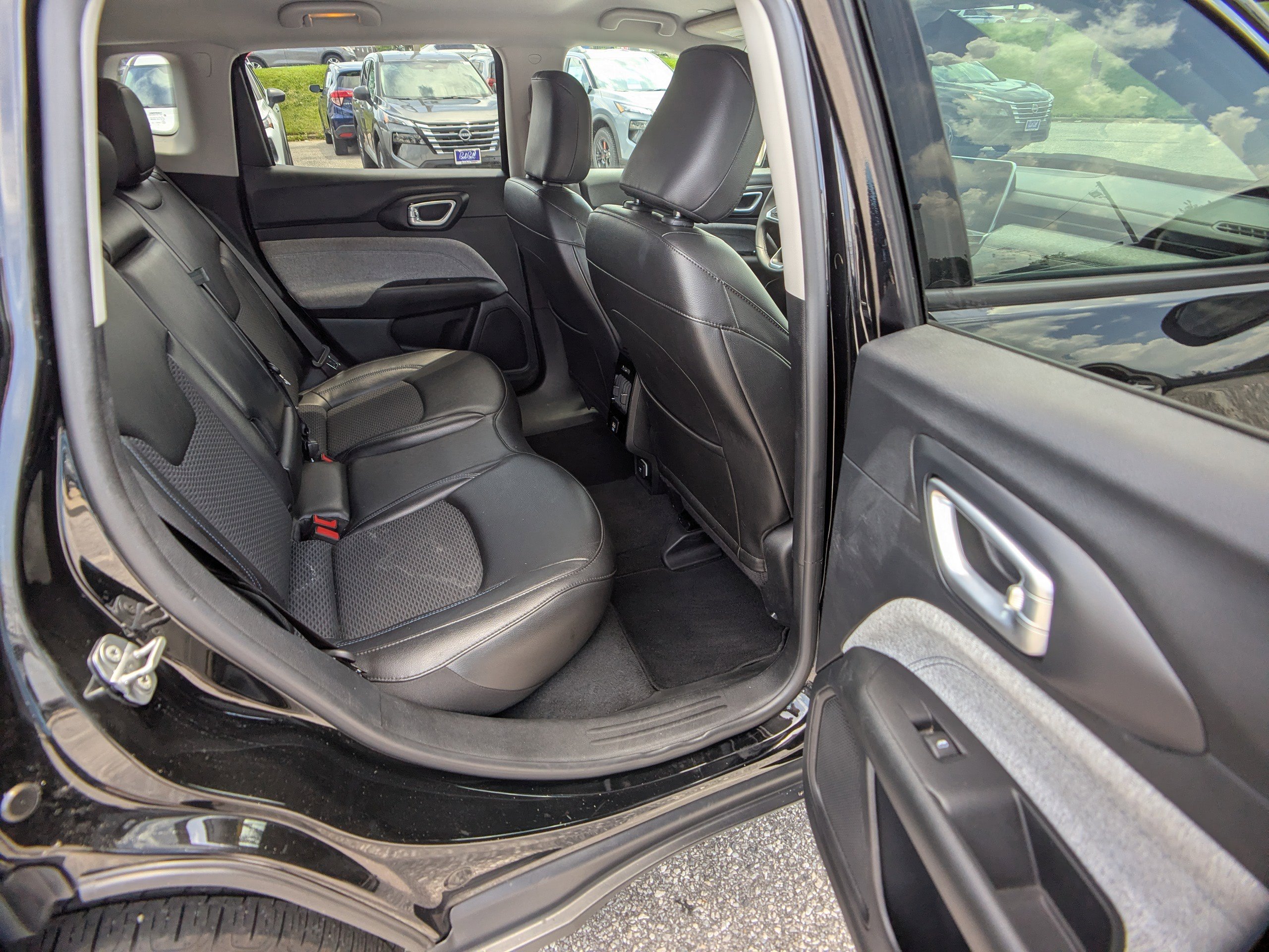 2022 Jeep Compass Latitude photo 2