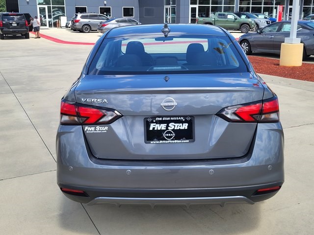 2025 Nissan Versa 1.6 SV photo 3