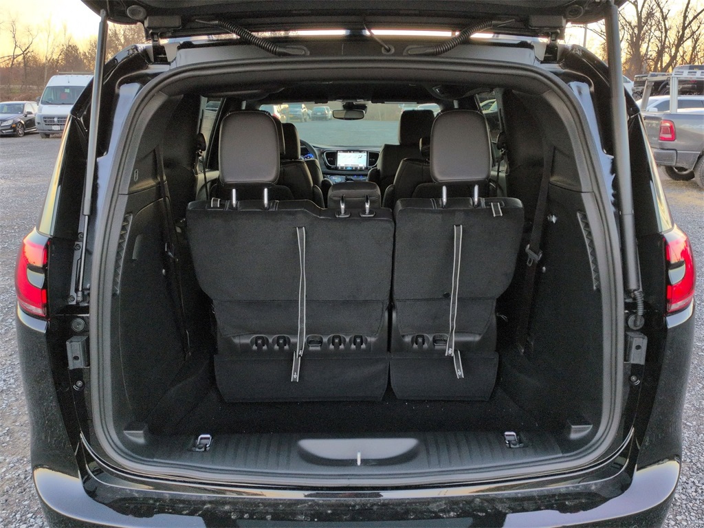2026 Chrysler Pacifica photo 4