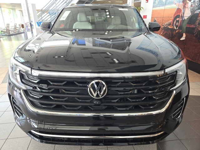 2025 Volkswagen Atlas Cross Sport SEL Premium R-Line photo 3