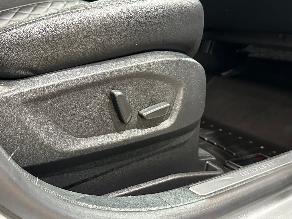 2023 Ford Edge Titanium photo 24