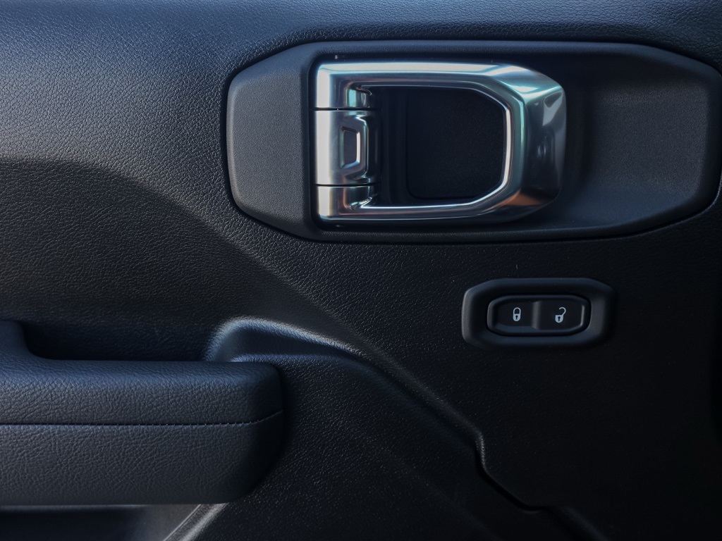 New 2026 Granite Crystal Metallic Clear-Coat Exterior Paint Jeep Sport image 20