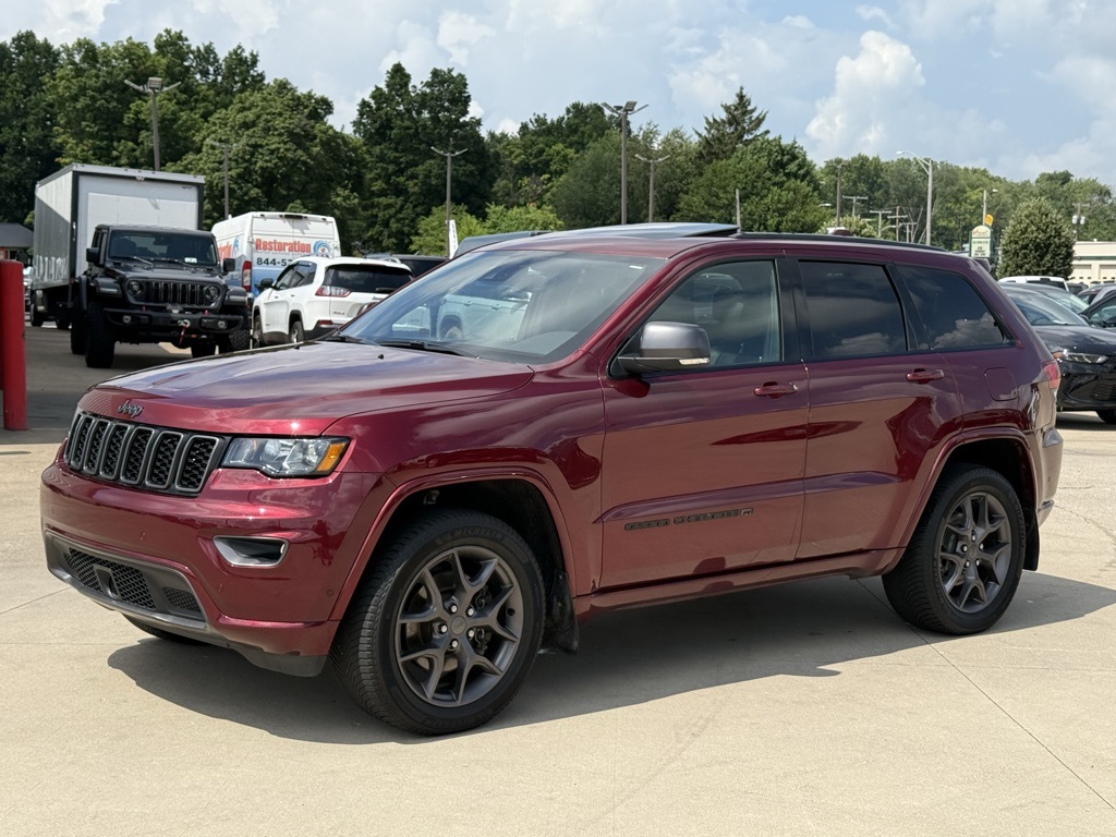2021 Jeep Grand Cherokee Anniversary Edition photo 3